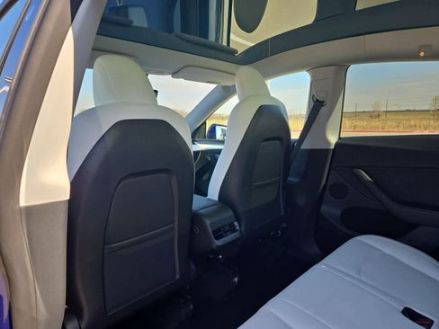 Used 2022 Tesla Model Y Long Range image 16