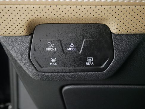 Certified 2025 Volkswagen Atlas Cross Sport SE image 26