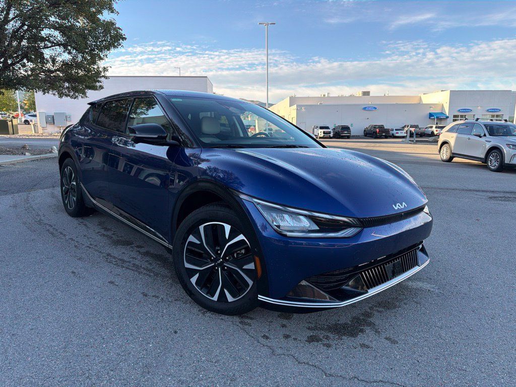 Used 2024 Kia EV6 Wind w/ Wind Technology Package AWD/4WD image 3