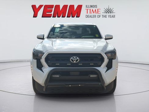 Used 2025 Toyota Tacoma SR5 AWD/4WD image 3