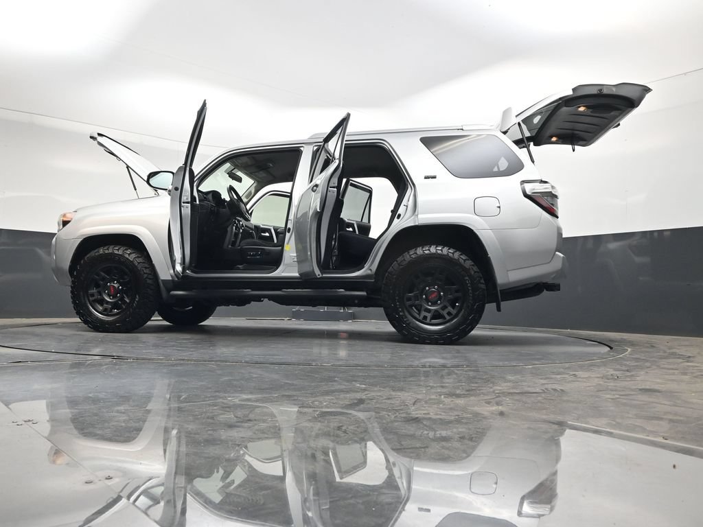 Used 2017 Toyota 4Runner SR5 AWD/4WD image 40