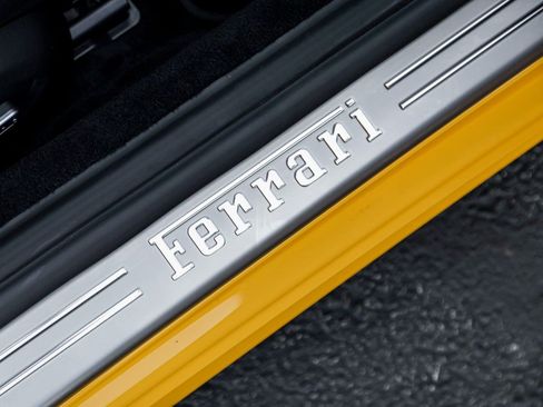 Used 2018 Ferrari California T image 33