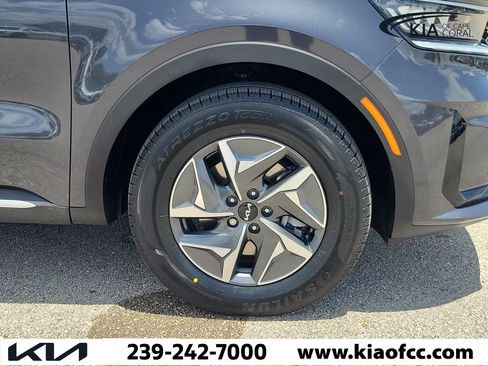 Certified 2024 Kia Sorento EX FWD image 7