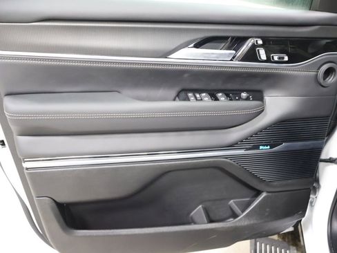 New 2026 Jeep Grand Wagoneer Summit image 10