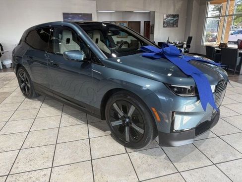 Used 2022 BMW iX xDrive50 w/ Premium Package image 3