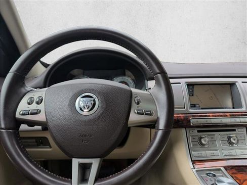 Used 2010 Jaguar XF Premium RWD image 16