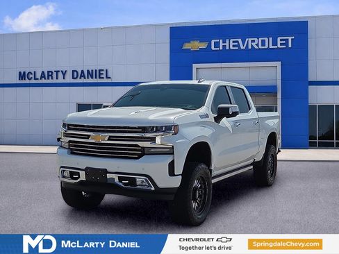 Used 2022 Chevrolet Silverado 1500 High Country w/ Technology Package AWD/4WD image 2