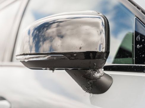 Certified 2025 Volvo XC40 B5 Ultra w/ Climate Package image 16