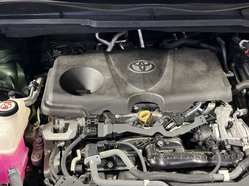 Used 2021 Toyota Sienna XLE image 29