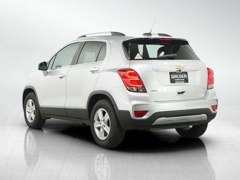 Used 2020 Chevrolet Trax LT w/ LT Convenience Package FWD image 3