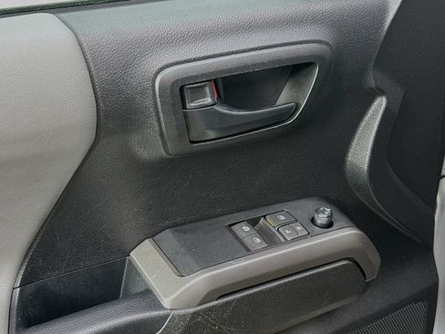 Used 2022 Toyota Tacoma SR5 AWD/4WD image 20