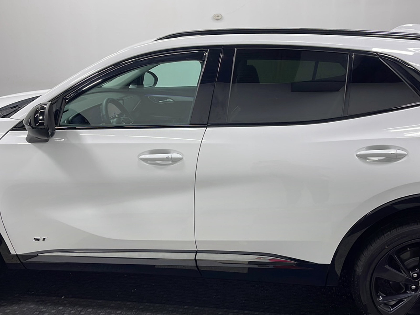 Used 2025 Buick Envision Sport Touring AWD/4WD image 15