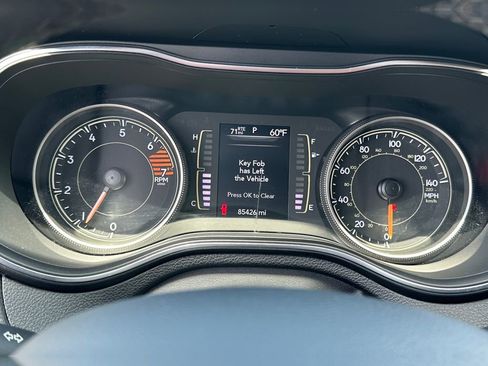 Used 2020 Jeep Cherokee Latitude Plus AWD/4WD image 23