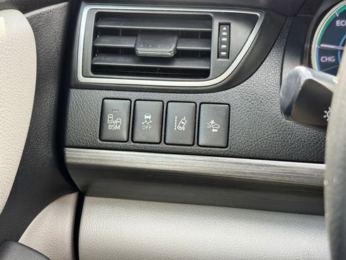 Used 2016 Toyota Camry XLE w/ Moonroof Package image 30