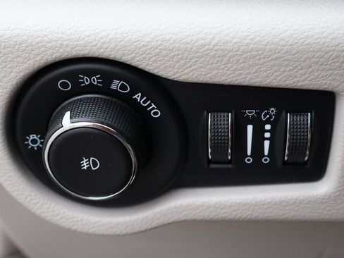 Used 2021 Chrysler Pacifica Touring-L image 20