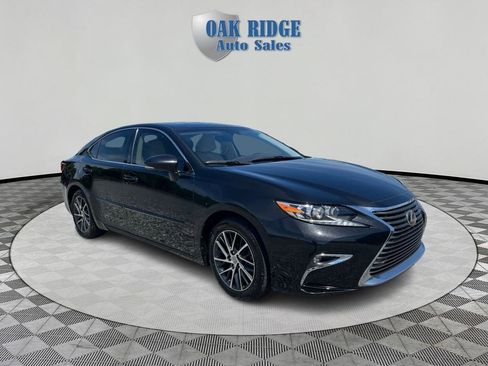 Used 2016 Lexus ES 350 w/ Luxury Package w/Wood Trim FWD image 3