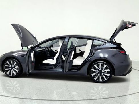 Used 2025 Tesla Model 3 Long Range RWD image 15