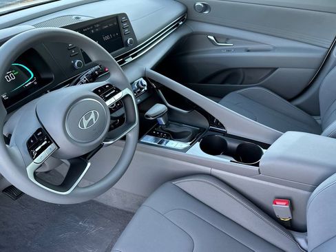 New 2026 Hyundai Elantra Hybrid FWD image 7