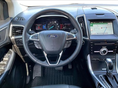 Used 2018 Ford Edge Titanium w/ Technology Package image 8