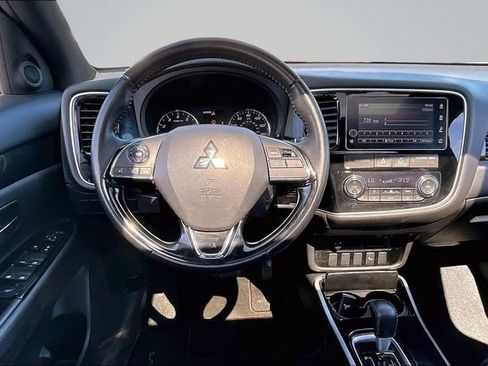 Used 2018 Mitsubishi Outlander AWD image 8