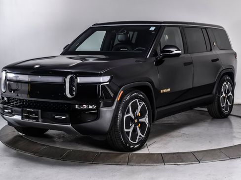 Used 2024 Rivian R1S Adventure AWD/4WD image 2