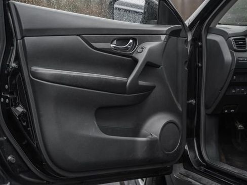 Used 2017 Nissan Rogue S image 35