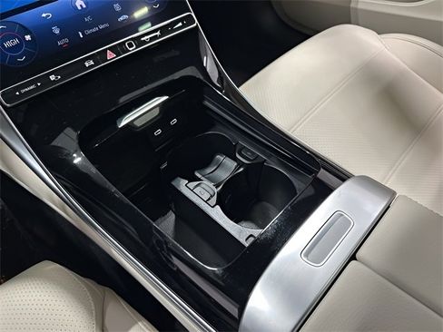Used 2025 Mercedes-Benz C 300 4MATIC Sedan image 24
