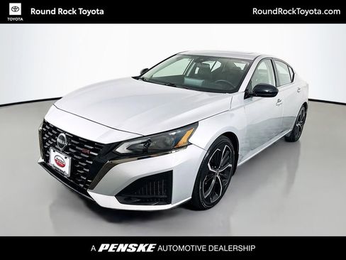 Used 2023 Nissan Altima 2.5 SR w/ SR Premium Package image 1