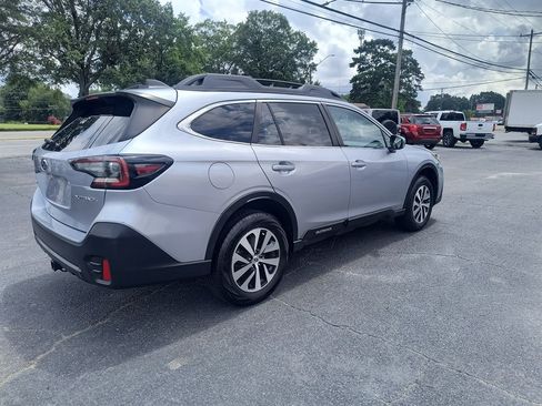 Used 2020 Subaru Outback Premium AWD/4WD image 5