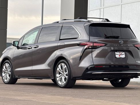 Certified 2024 Toyota Sienna Platinum image 7