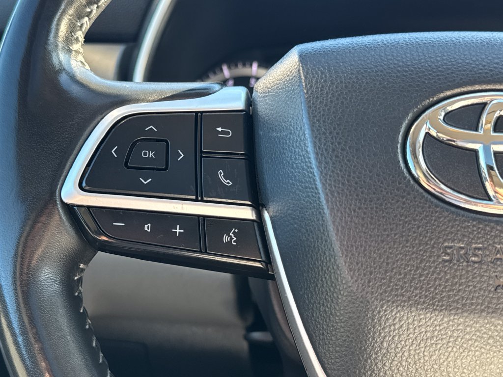 Used 2024 Toyota Highlander XLE AWD/4WD image 21