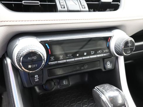 Used 2020 Toyota RAV4 XLE Premium FWD image 19