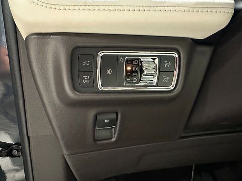 Used 2022 Lincoln Nautilus Black Label AWD/4WD image 32