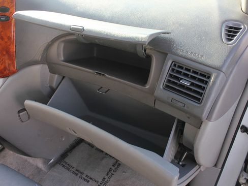 Used 2006 Toyota Sienna XLE image 34