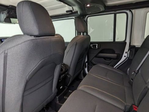 Used 2025 Jeep Wrangler Unlimited Sahara AWD/4WD image 32