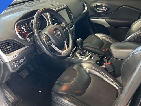 Used 2018 Jeep Cherokee Latitude Plus image 5