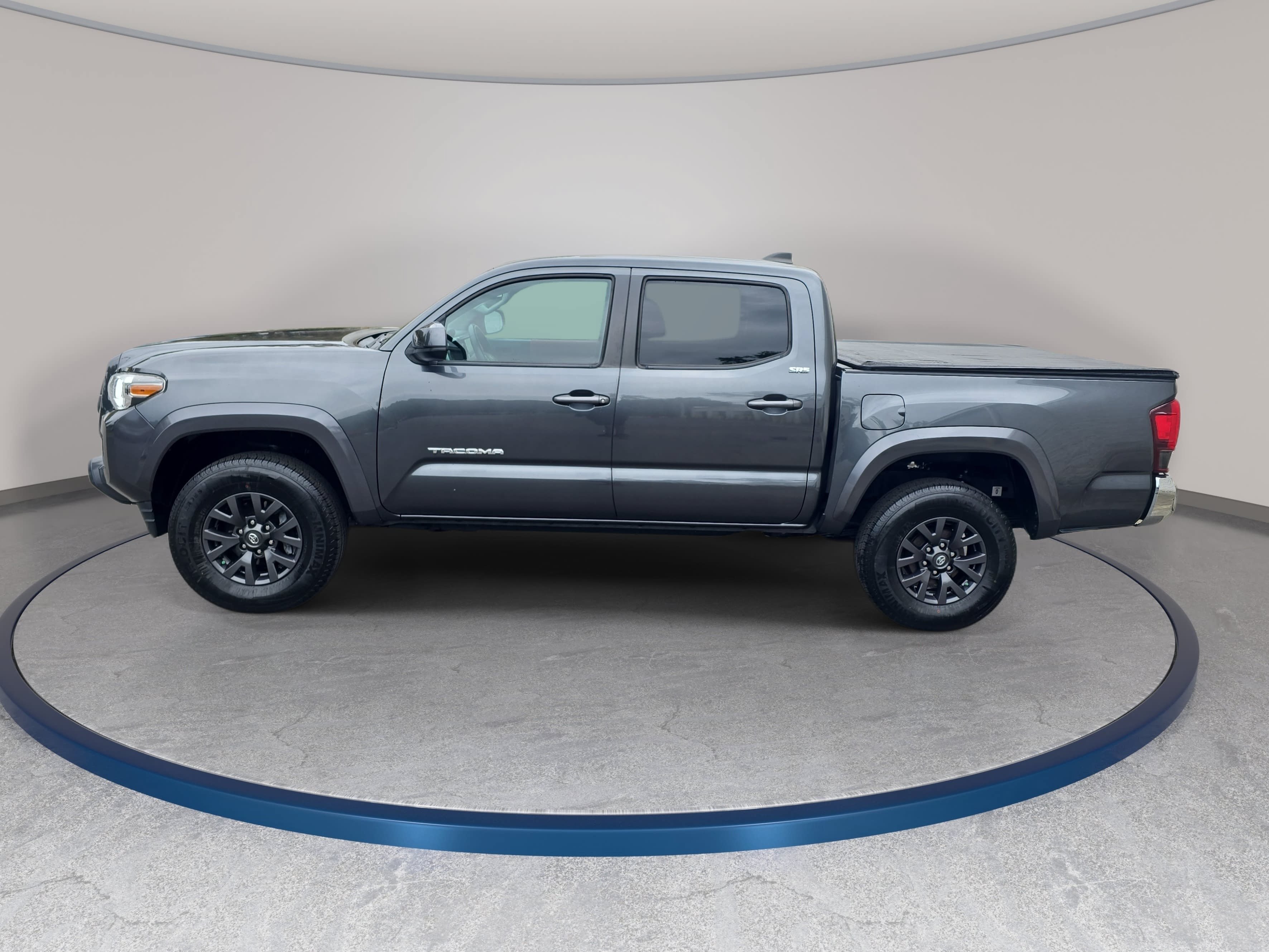 Used 2020 Toyota Tacoma SR5 RWD image 8