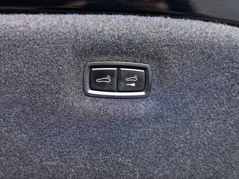 Used 2022 Porsche Taycan 4S image 23