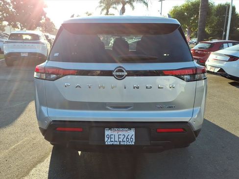 Used 2023 Nissan Pathfinder SV image 5