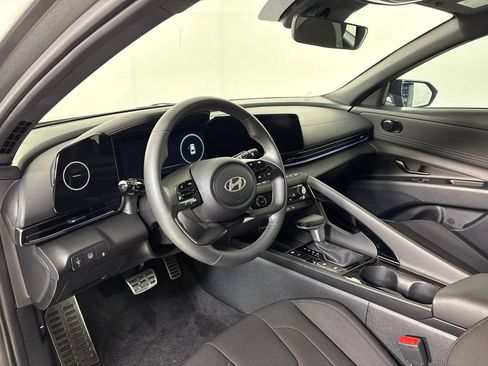 Certified 2025 Hyundai Elantra SEL FWD image 16