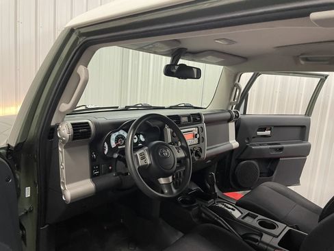 Used 2014 Toyota FJ Cruiser 2WD w/ Convenience Package image 34