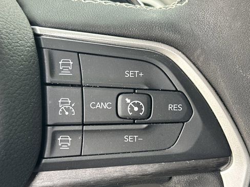 Used 2023 Jeep Grand Cherokee Limited RWD image 27