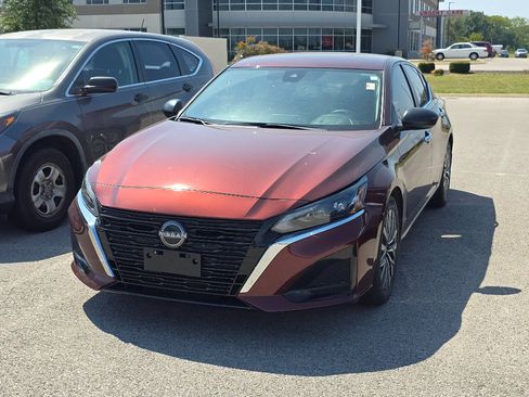 Used 2024 Nissan Altima 2.5 SV FWD image 6