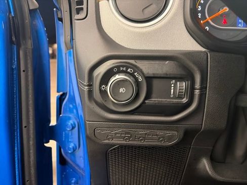 Certified 2025 Jeep Wrangler Sahara image 40