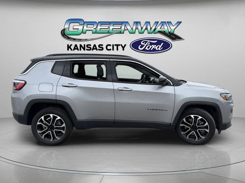 Used 2024 Jeep Compass Limited AWD/4WD image 9