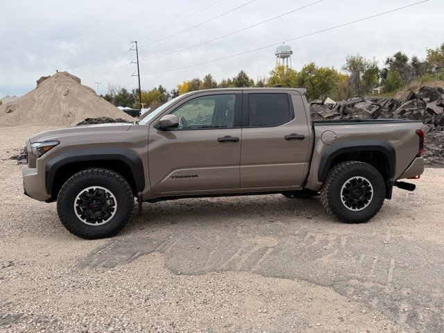Used 2026 Toyota Tacoma TRD Off-Road AWD/4WD image 2