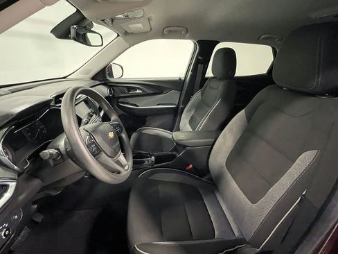 Used 2023 Chevrolet TrailBlazer LT w/ Convenience Package AWD/4WD image 3