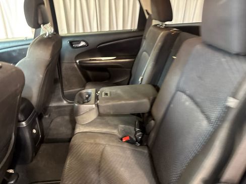 Used 2018 Dodge Journey SE w/ Popular Equipment Group FWD image 14