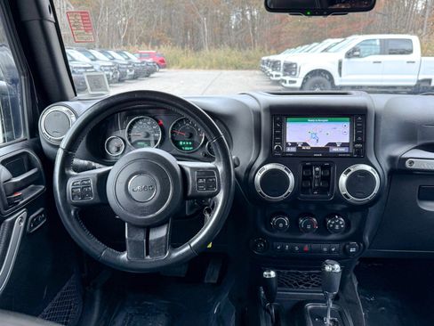 Used 2018 Jeep Wrangler Unlimited Rubicon w/ Connectivity Group image 27