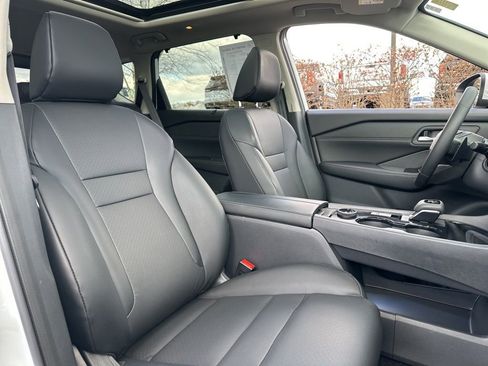 Used 2026 Nissan Rogue SV w/ SV Premium Package image 26